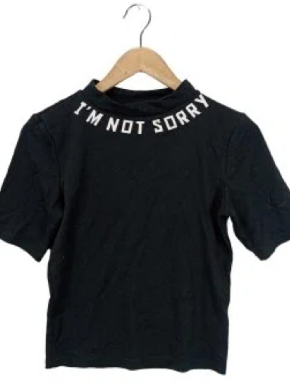 H&M Black "I'M NOT SORRY" Graphic Crop Top - Size M
